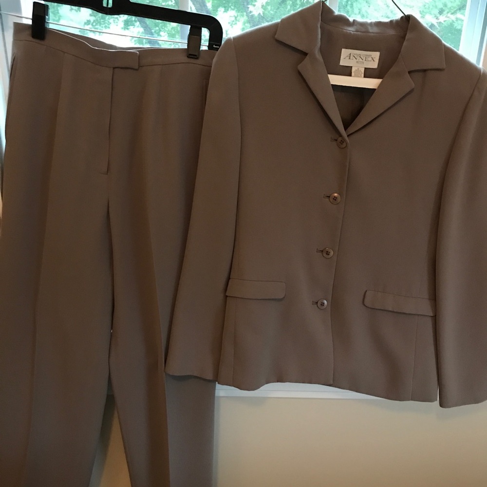 Casual Corner ANNEX Petite 2 piece suit